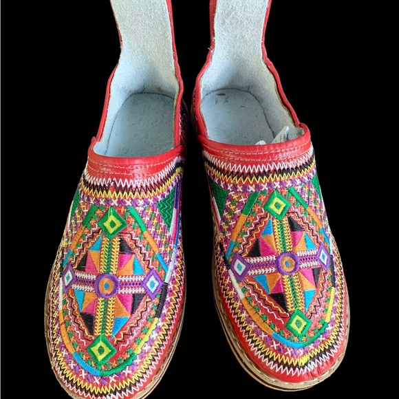 Colorful Moroccan Embroidered leather top shoes, NWOT, Size 9. - Picture 2 of 8